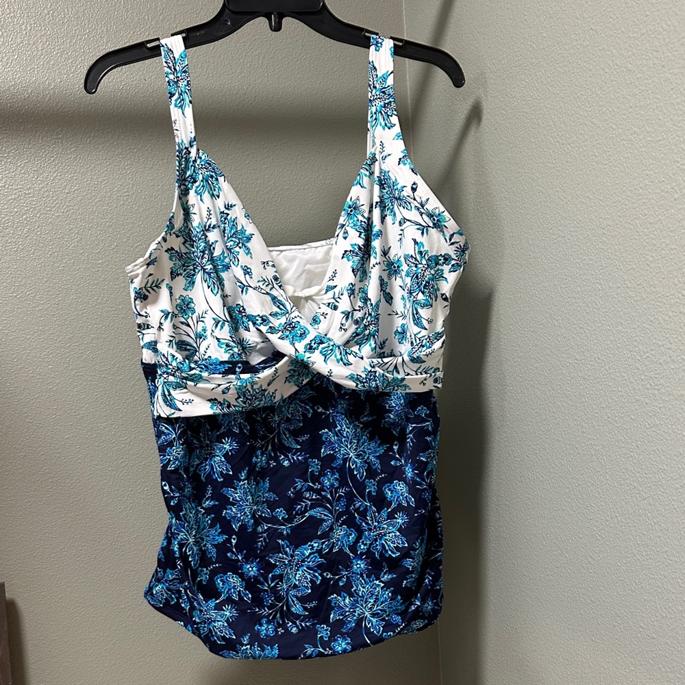Lands' End Blue and White Floral Swim top. Never worn! 18 Long